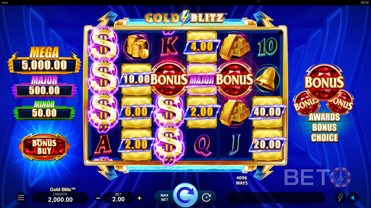 Des prix en espèces peuvent être gagnés dans le jeu de base de la machine à sous Gold Blitz.